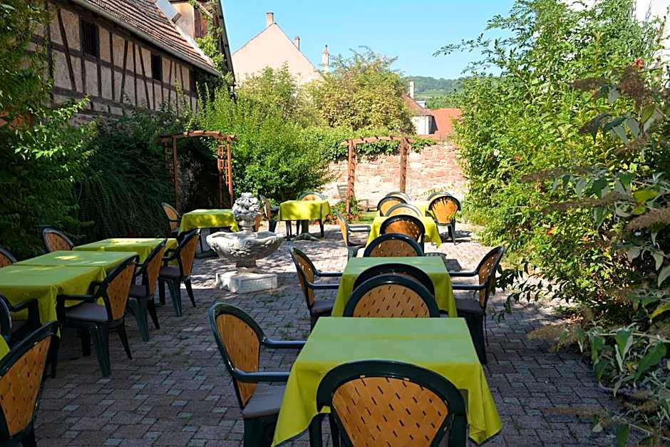Logis Hôtel du Centre - Halte idéale en cyclotourisme avec garage à vélos clos