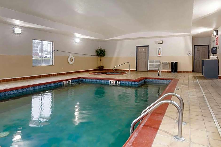 Country Inn & Suites by Radisson, Columbia, MO