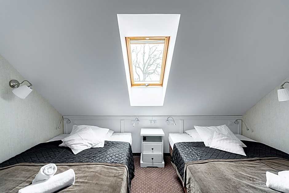 Dom Goscinny Bialy Dworek