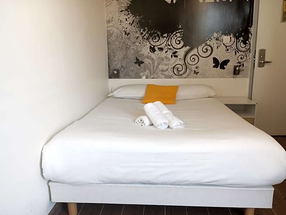 Arty Paris Porte de Versailles by River