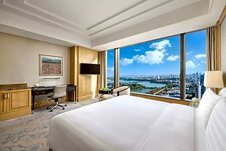 Deluxe Lake View King Room