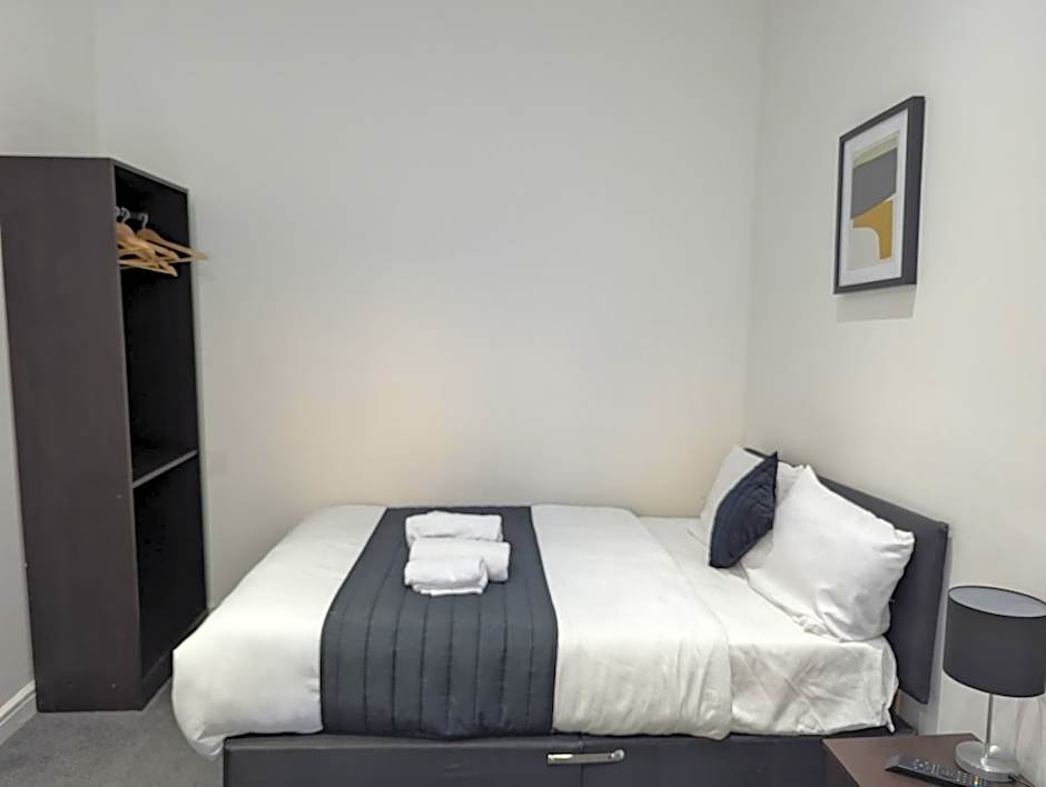 OYO Firs Lodge London Heathrow