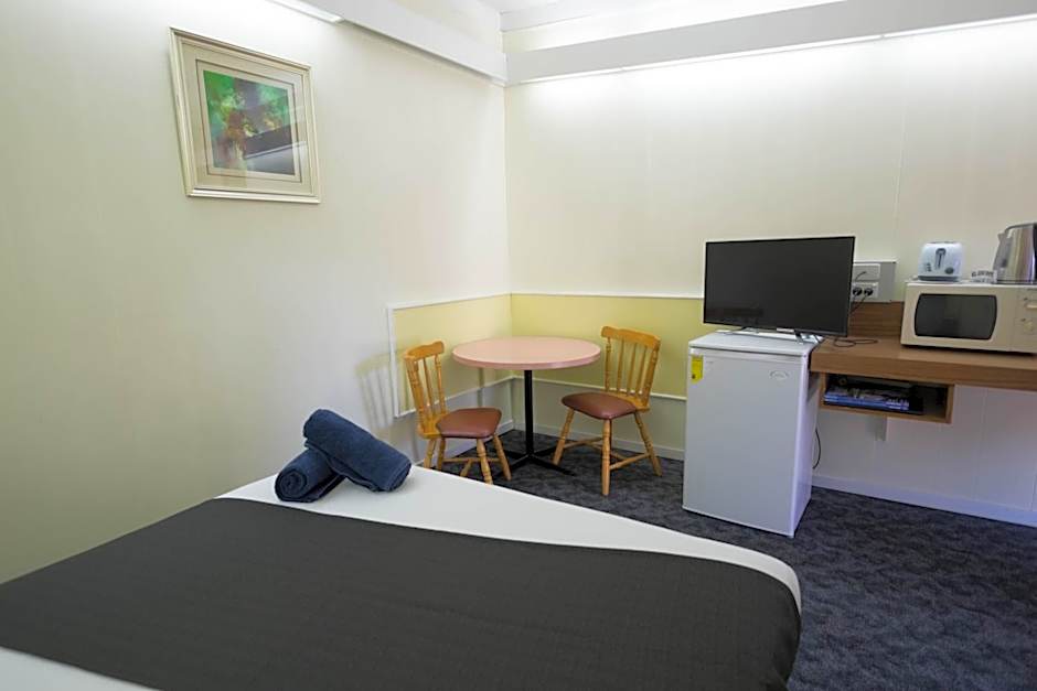 Pioneer Station Motor Inn