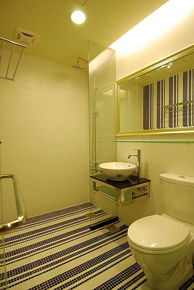 LOVE HOTEL