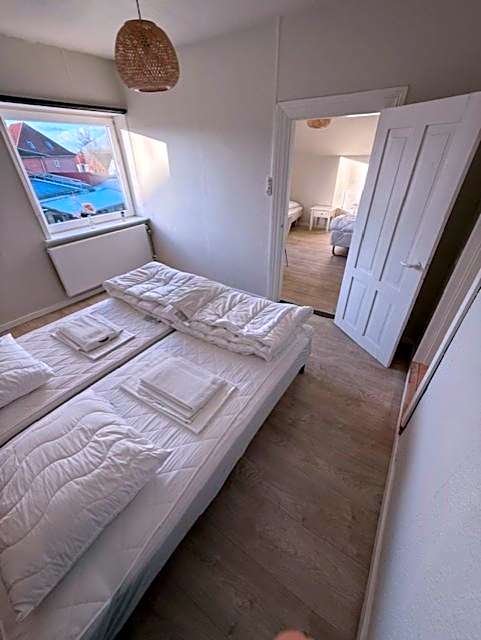 Folsted - Værelse 204 med eget badeværelse og fri parkering