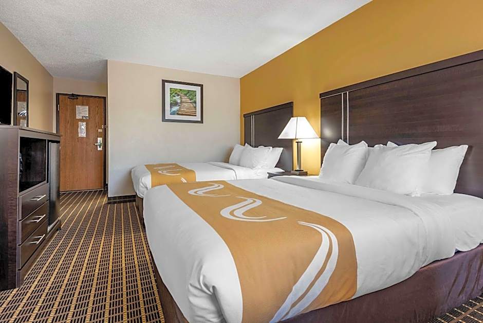 Quality Inn & Suites Warren