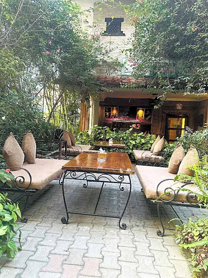 Hotel Middle Path & Spa