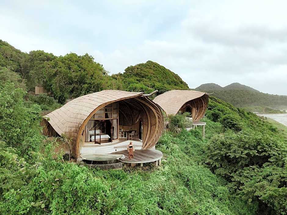 Kini Resort - Oceanfront Bamboo Eco Lodges