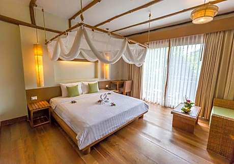 Deluxe Double Room with Pool View