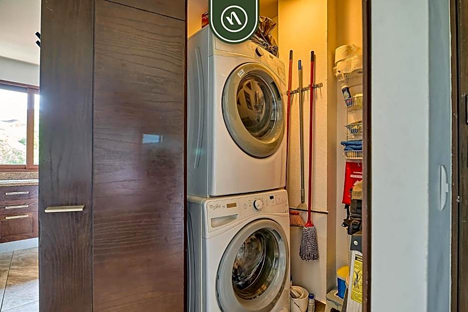 1 BR Condo - Amazing Sunsets Froom the Roof - Pool