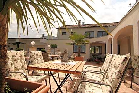 Landhotel Bergischer Hof GmbH Marialinden