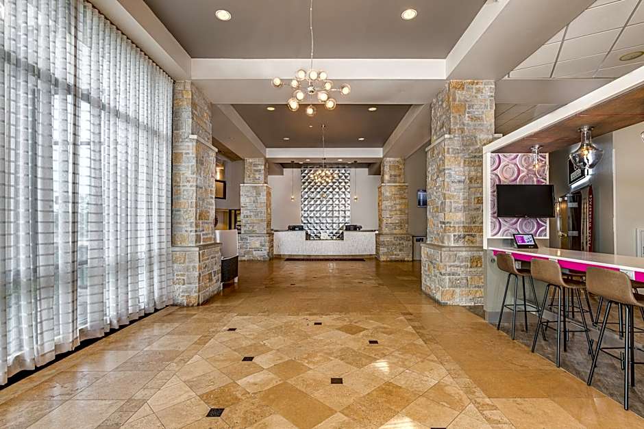 Crowne Plaza Milwaukee South By IHG