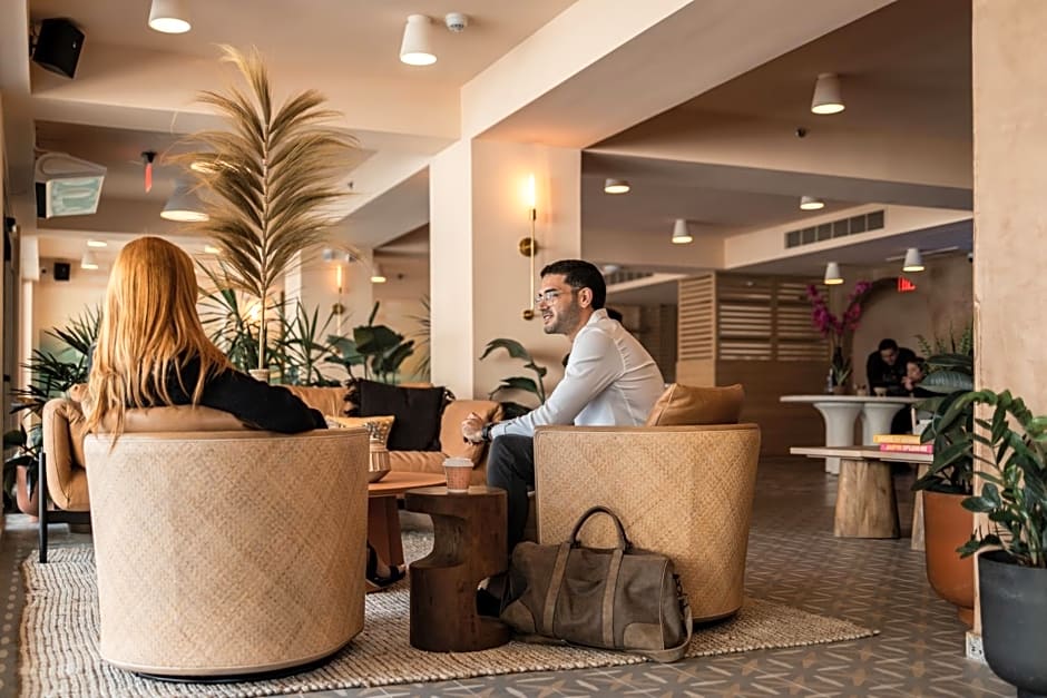HiBird- Apartment and Suites Hotel