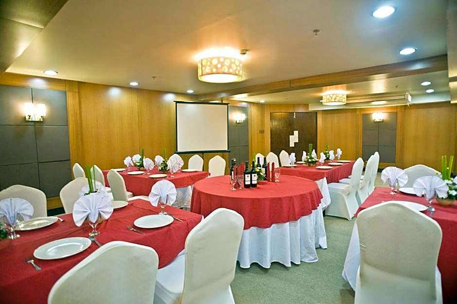 Goldberry Suites & Hotel Mactan