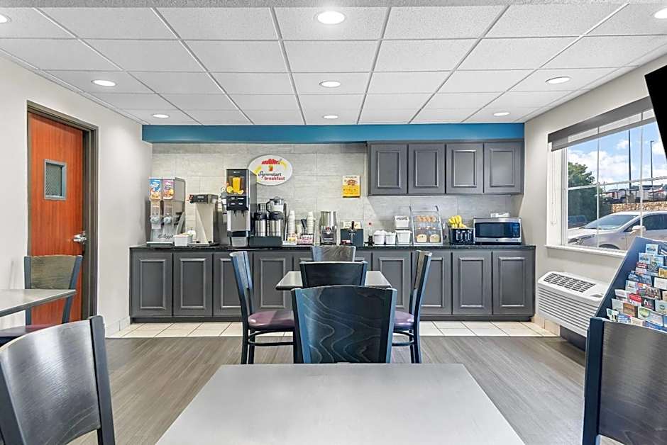 Super 8 by Wyndham Weatherford