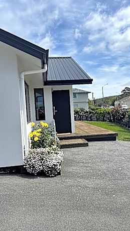 Central location - 1 Queen Bed