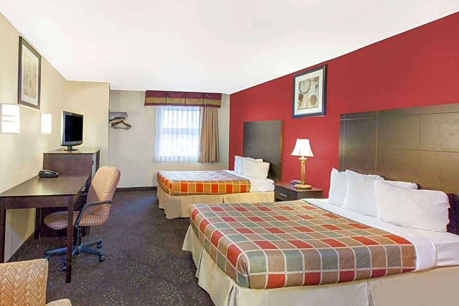 Travelodge by Wyndham Romulus Detroit Airport