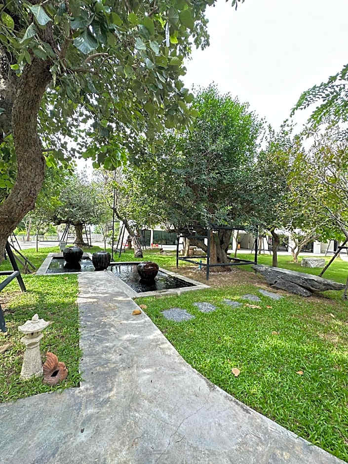 Bamboo Resort Suphanburi (in Bamboo Japanese Goods Warehouse)