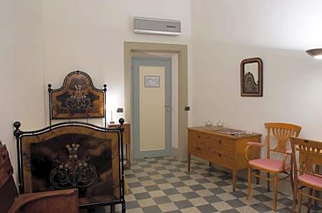 Single Room with Private External Bathroom