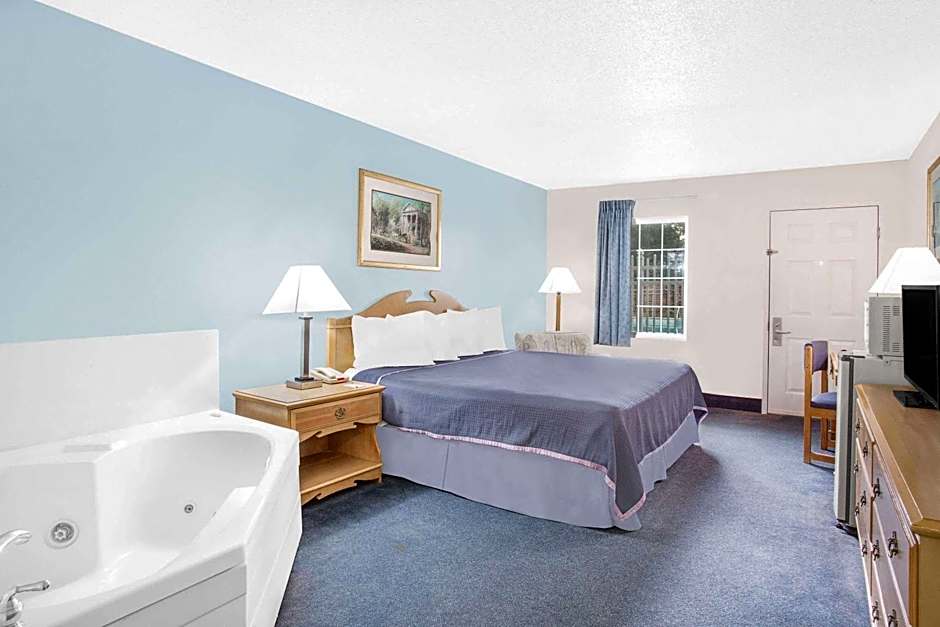 Howard Johnson by Wyndham Staunton