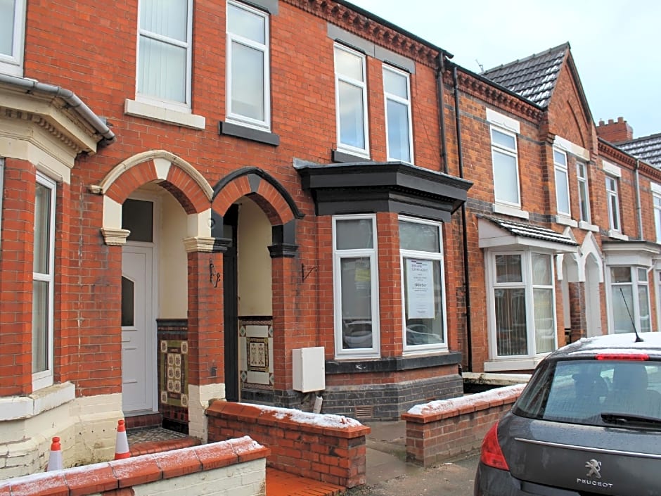 Townhouse @ 282 Walthall Street Crewe