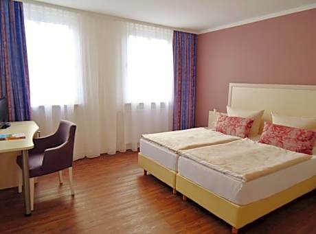 Suite with Garden View