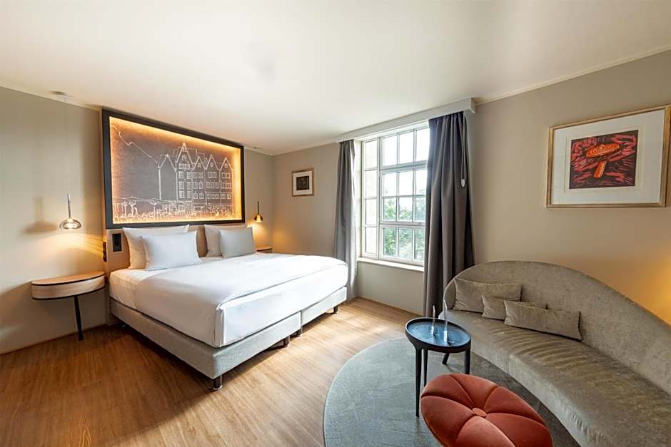 Wasserturm Hotel Cologne, Curio Collection by Hilton