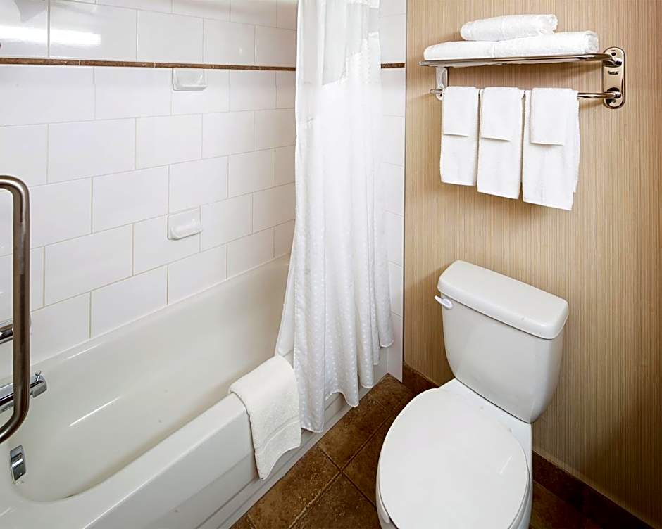 Holiday Inn Express Hotel & Suites Edson By IHG