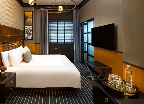 1 KING BED