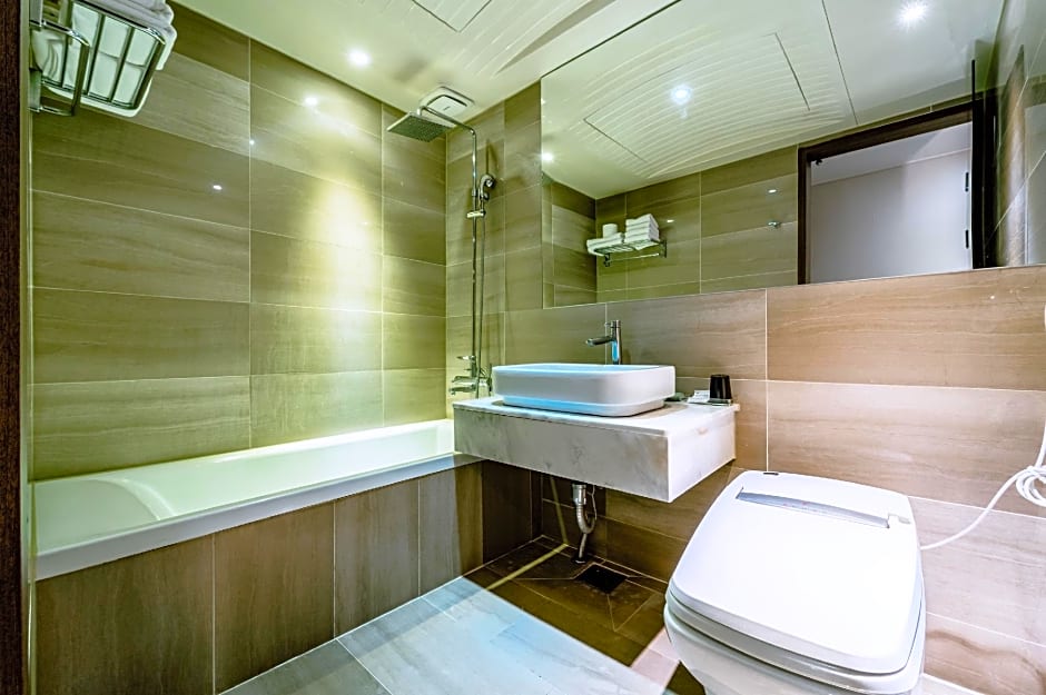 Benikea Chaeseokgang StarHills Hotel