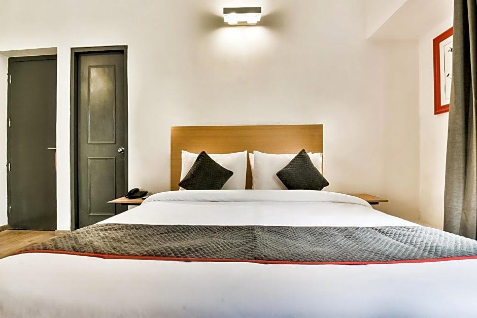 OYO Townhouse 182 Menka