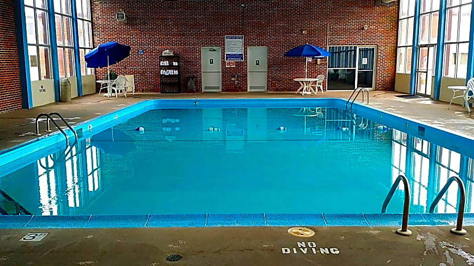 Norwood Inn & Suites LaCrosse