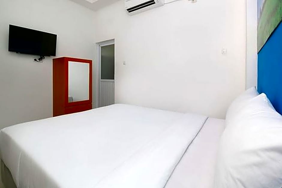 RedDoorz Plus Syariah at Polamas Andalas