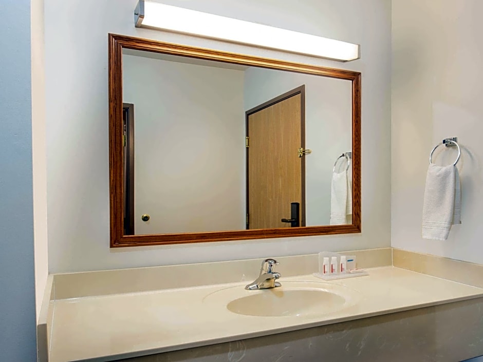 Super 8 by Wyndham Galva