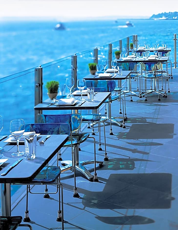 The Edgewater, A Noble House Hotel