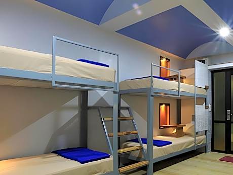 8 Bed Mixed Community Dorm
