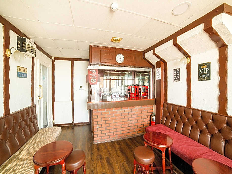 OYO The Golden Cheval Hotel & Shisha Bar