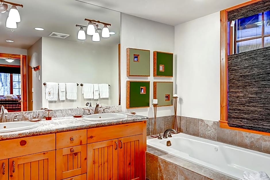 Bachelor Gulch Village