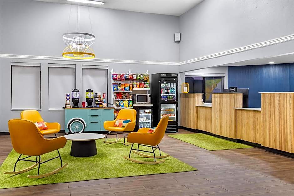 Spark by Hilton Kent Seattle