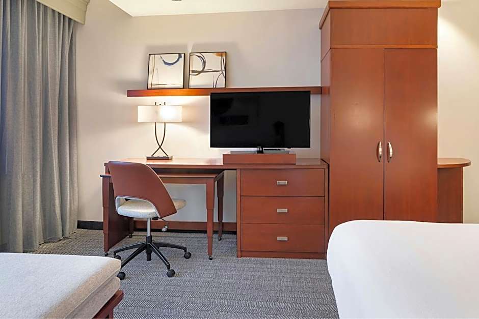 Courtyard by Marriott Long Beach Airport