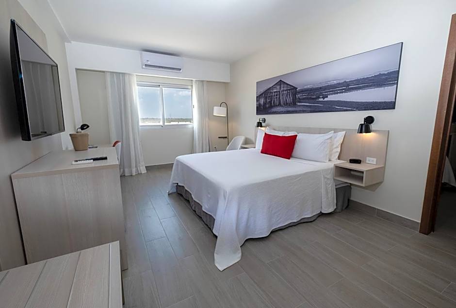 Super 8 by Wyndham Manzanillo