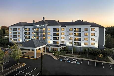 Courtyard by Marriott Richmond Chester