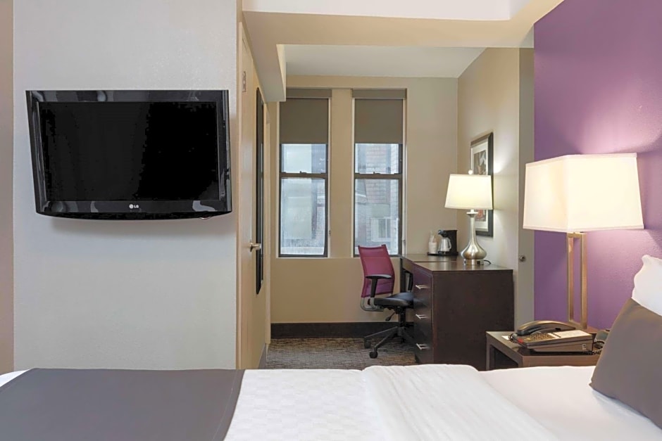 La Quinta Inn & Suites by Wyndham New York City Central Park
