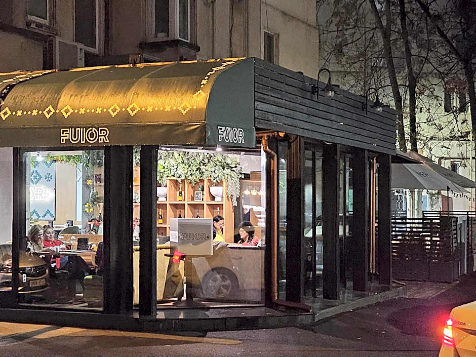 Private room at Ceausescu's place in Old City Unirii Square