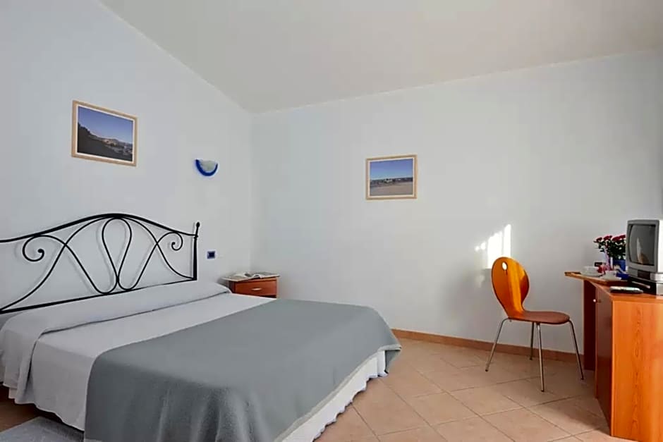 Double Room with Private Bathroom — 15 fotoğraftan 1. fotoğraf
