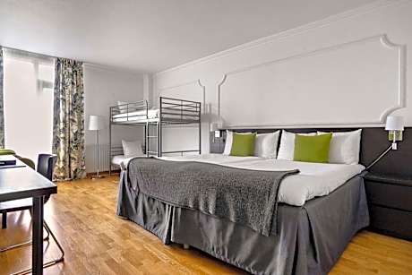 Superior Family Room with Bunk Beds