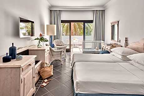 New Family Room (2 Adults + 2 Children)