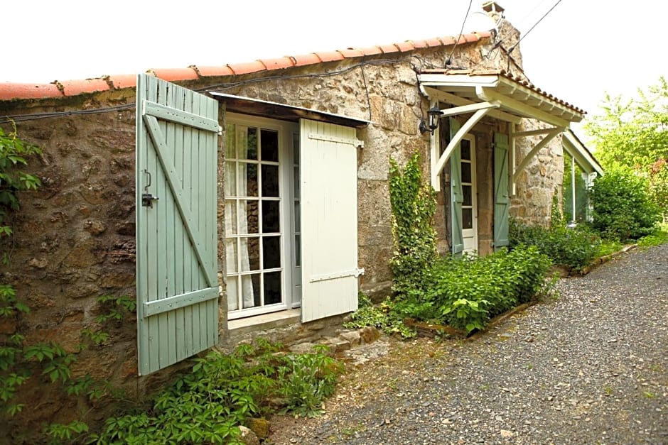 Les Grangeonnes, gîtes nature, piscine, sauna pour accueil familiale ou de groupe