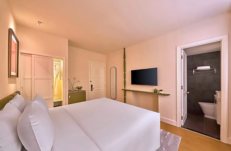 Photo 1 of 4 of Superior 1 King Bed