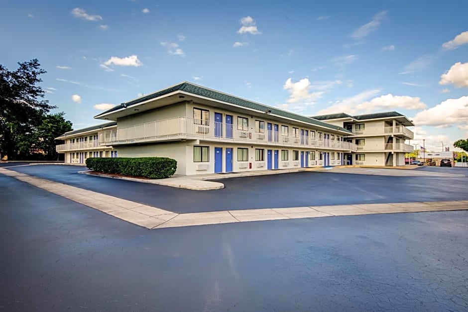 Motel 6-Lakeland, FL
